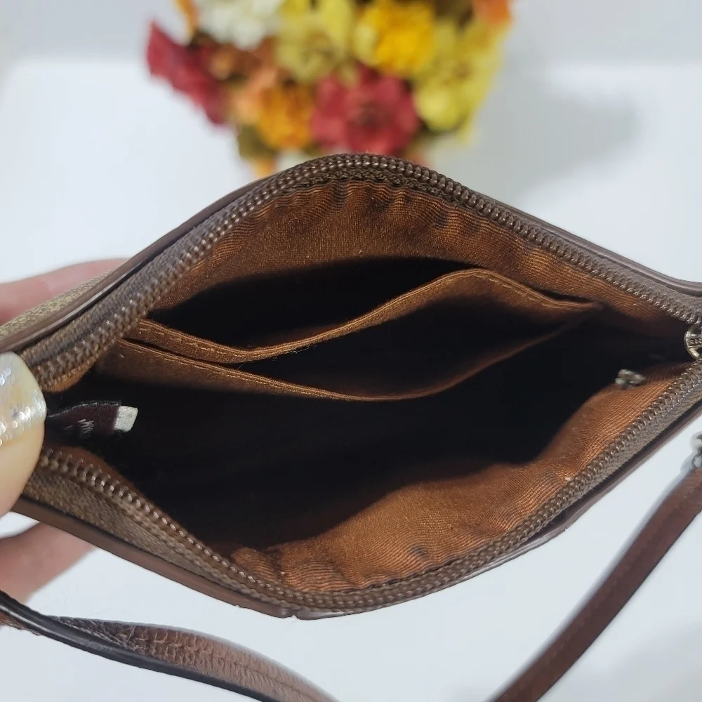 COACH WOMEN WRISTLET BROWN